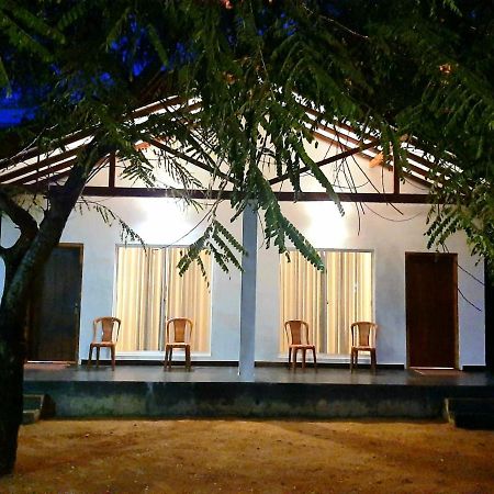 Hotel Krish カルクダ エクステリア 写真