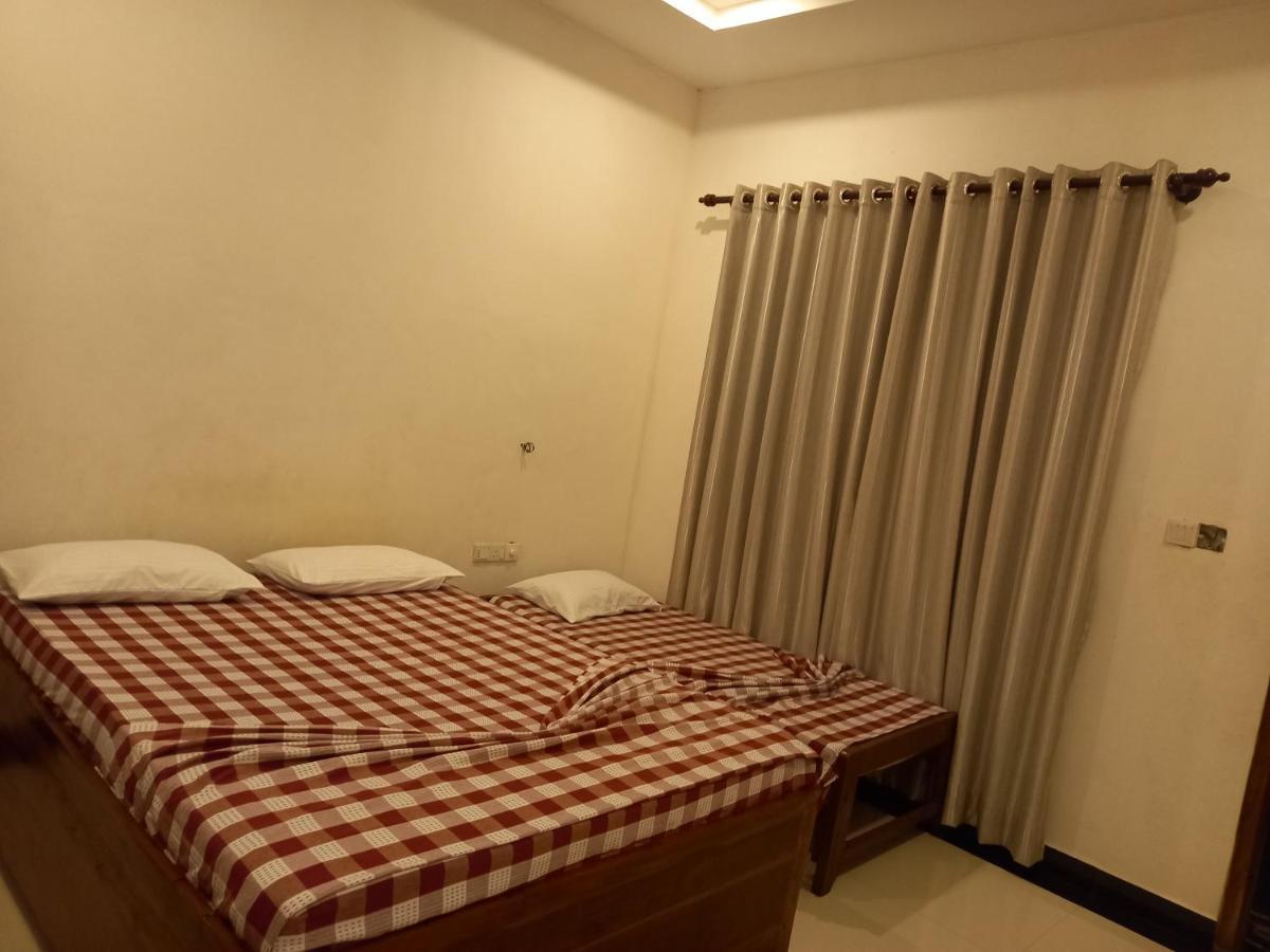 Hotel Krish カルクダ エクステリア 写真